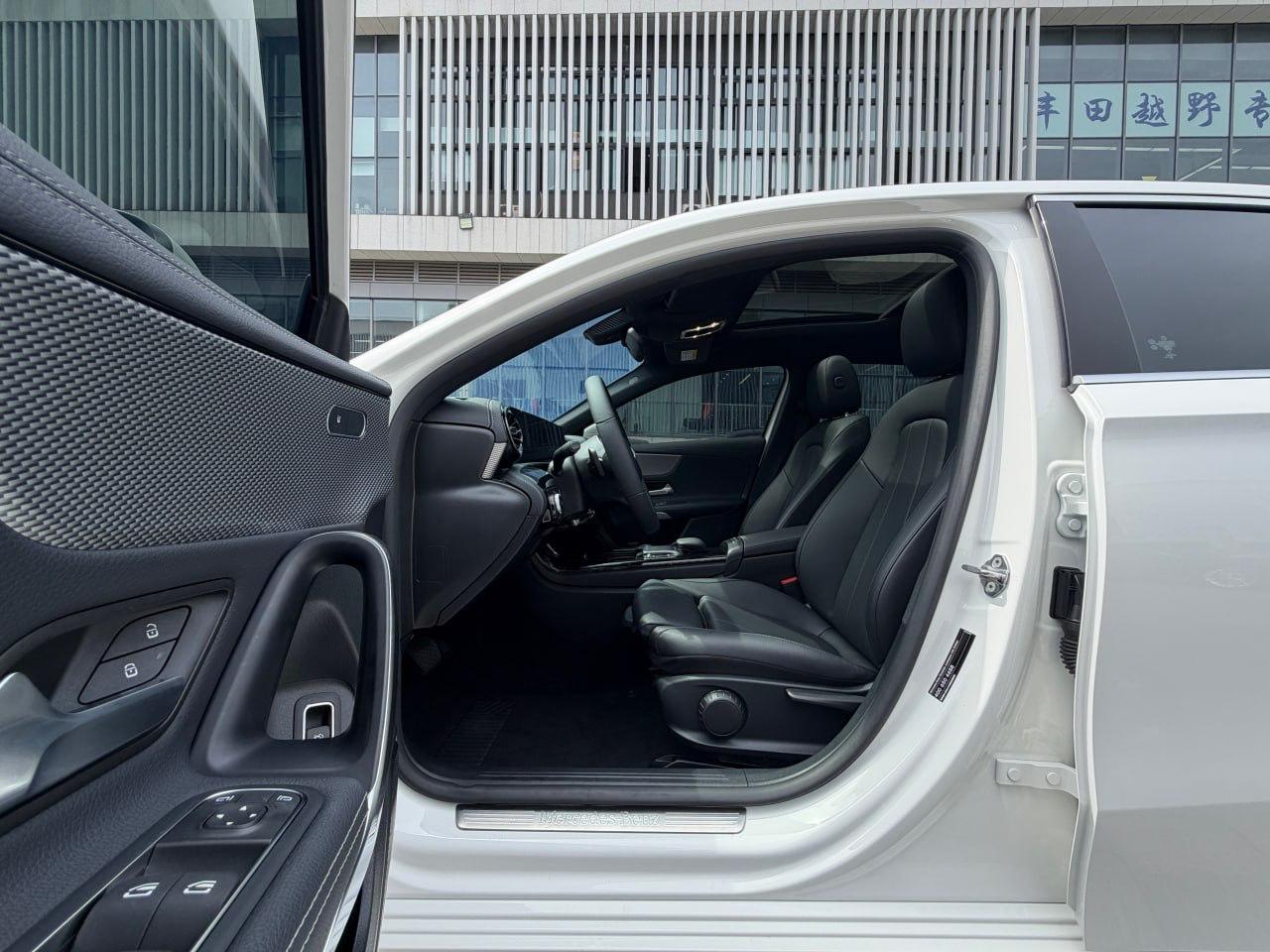 Mercedes-Benz A180L