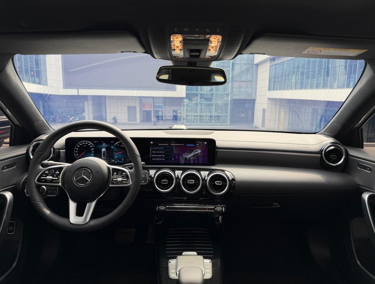 Mercedes-Benz A180L