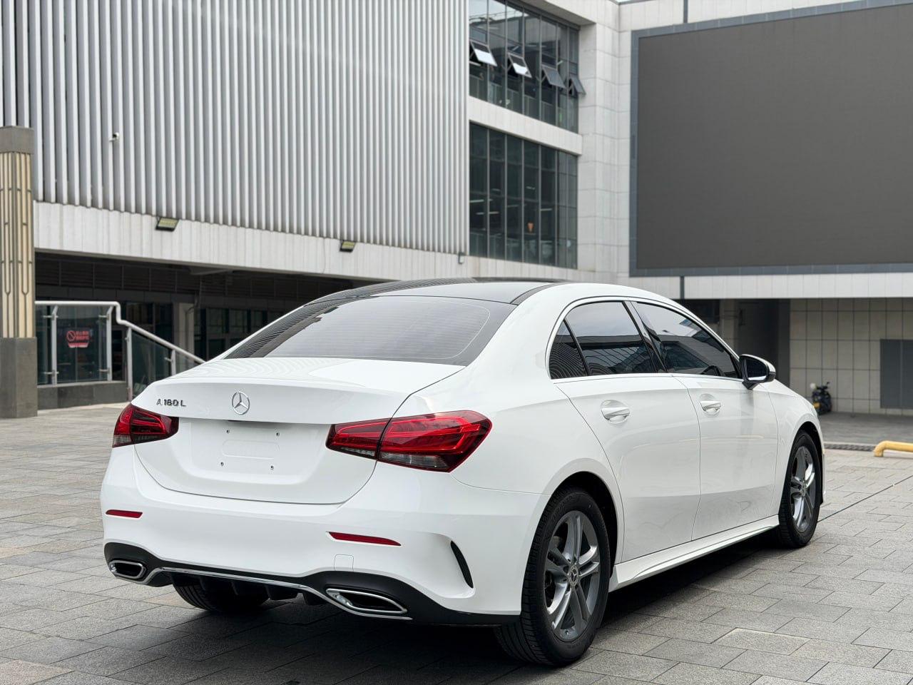 Mercedes-Benz A180L