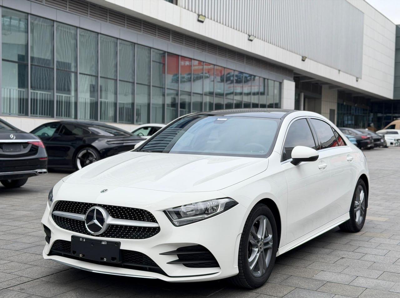 Mercedes-Benz A180L