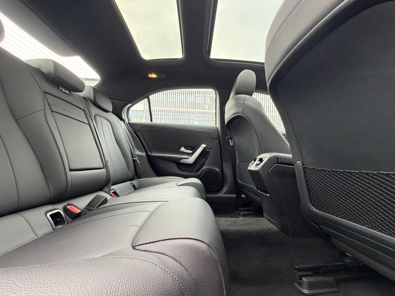 Mercedes-Benz A180L