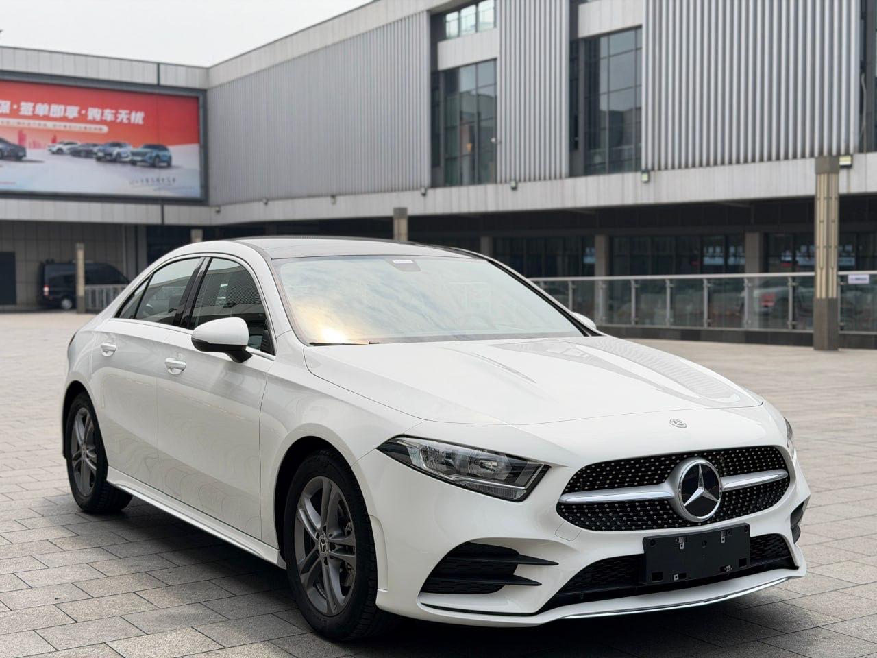 Mercedes-Benz A180L
