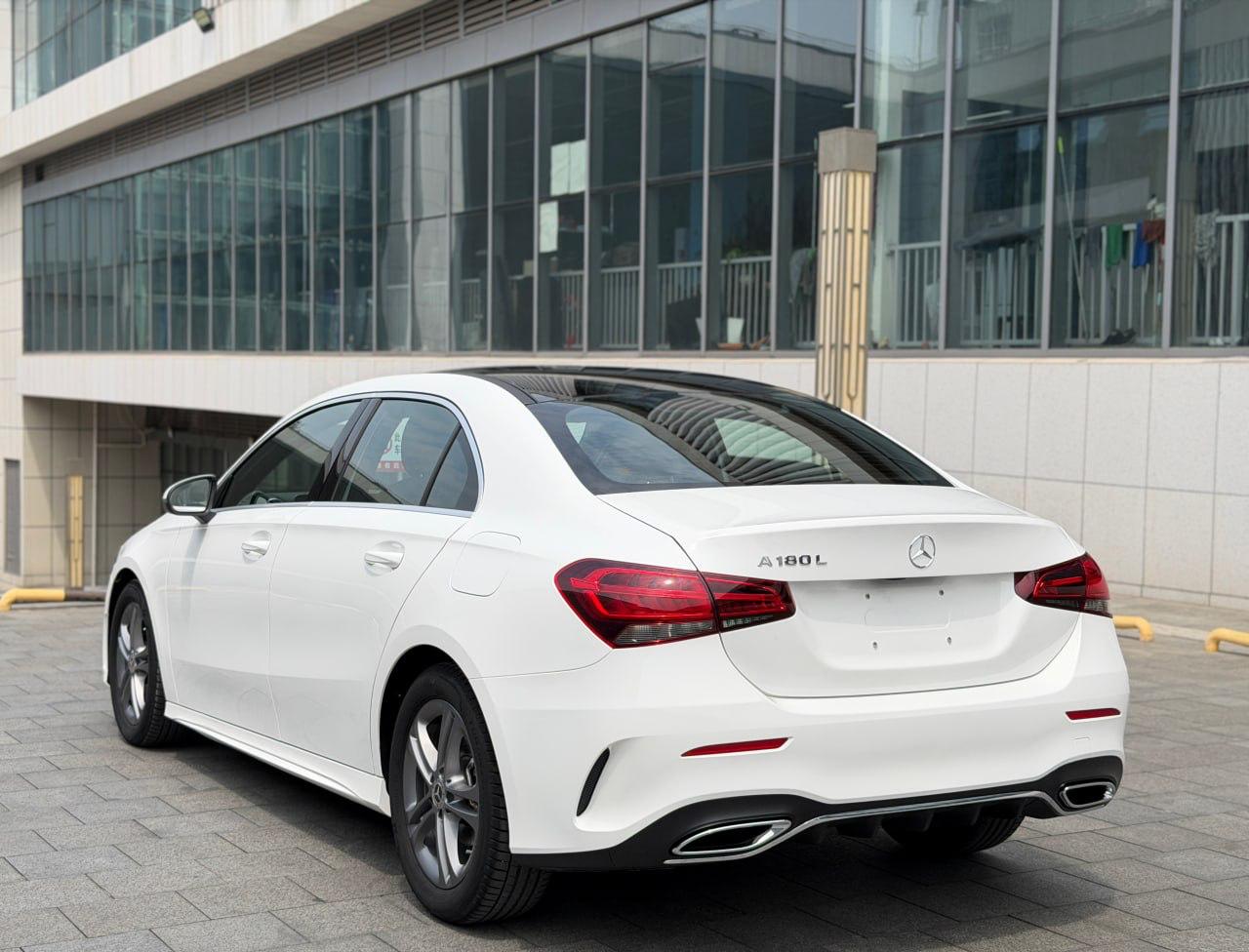 Mercedes-Benz A180L