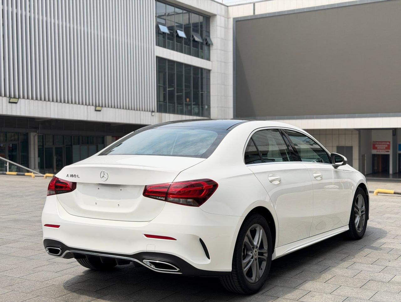 Mercedes-Benz A180L
