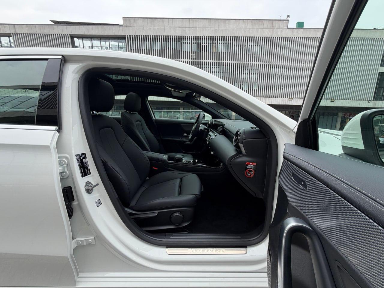 Mercedes-Benz A180L