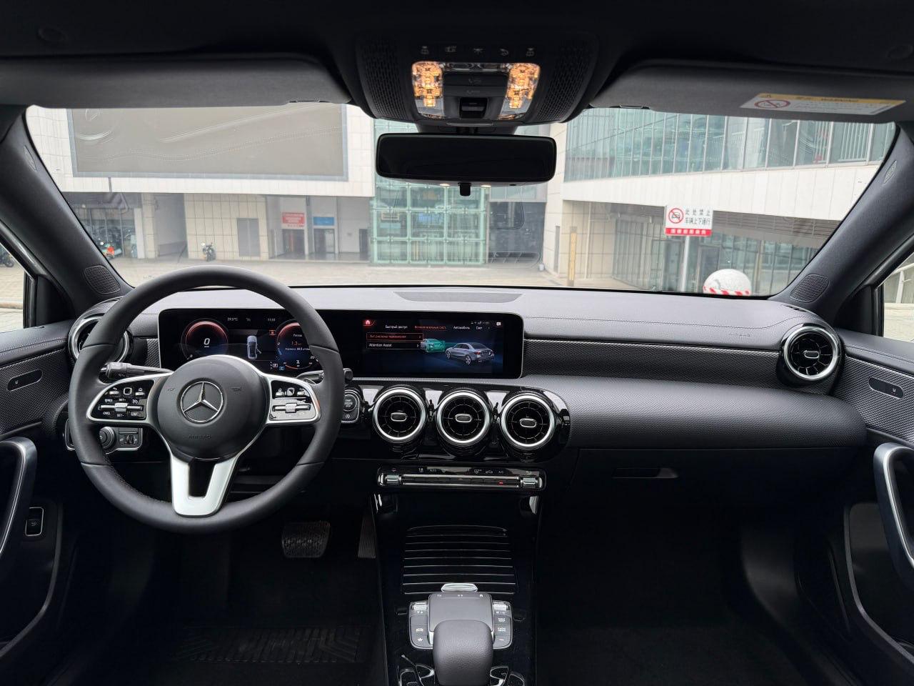 Mercedes-Benz A180L