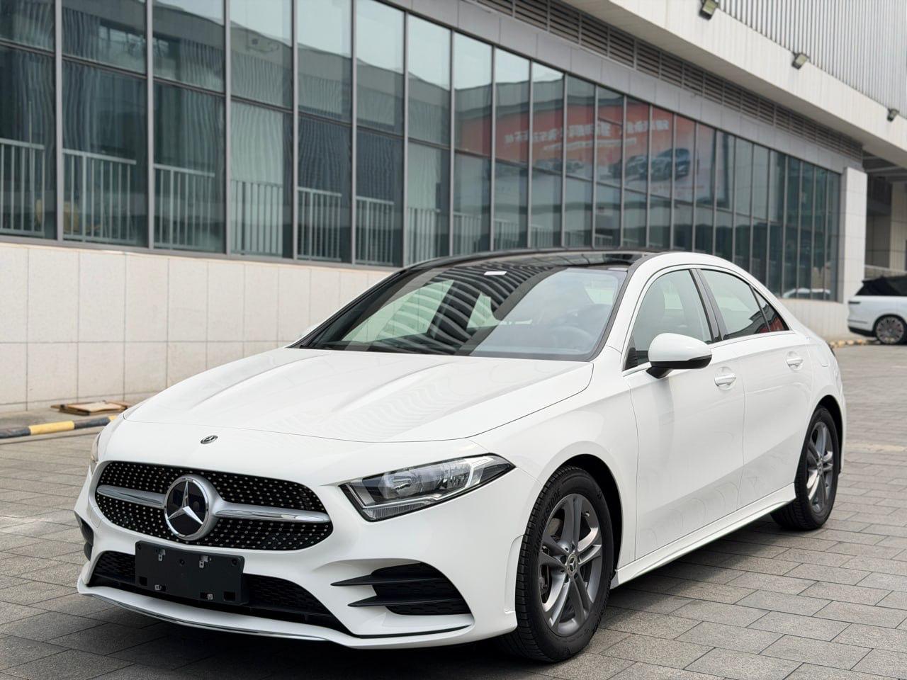 Mercedes-Benz A180L