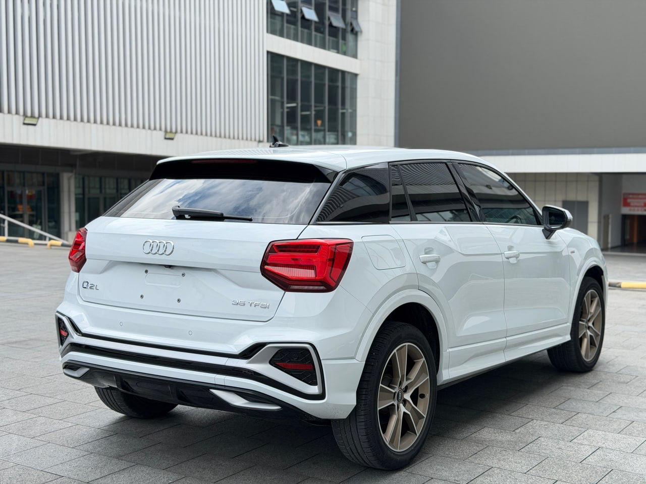 Audi Q2L