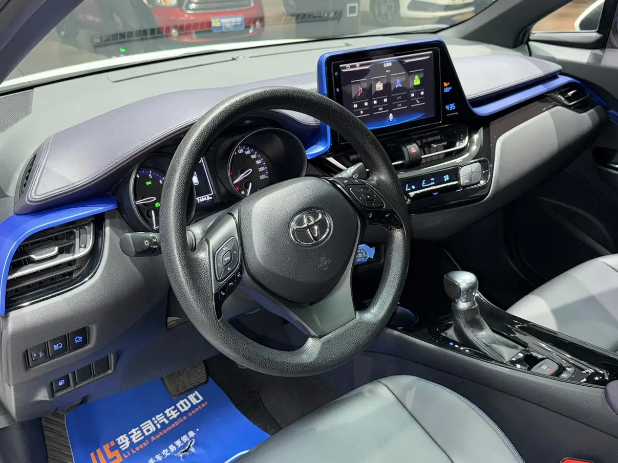 Toyota C-HR 2020 2.0L Leading