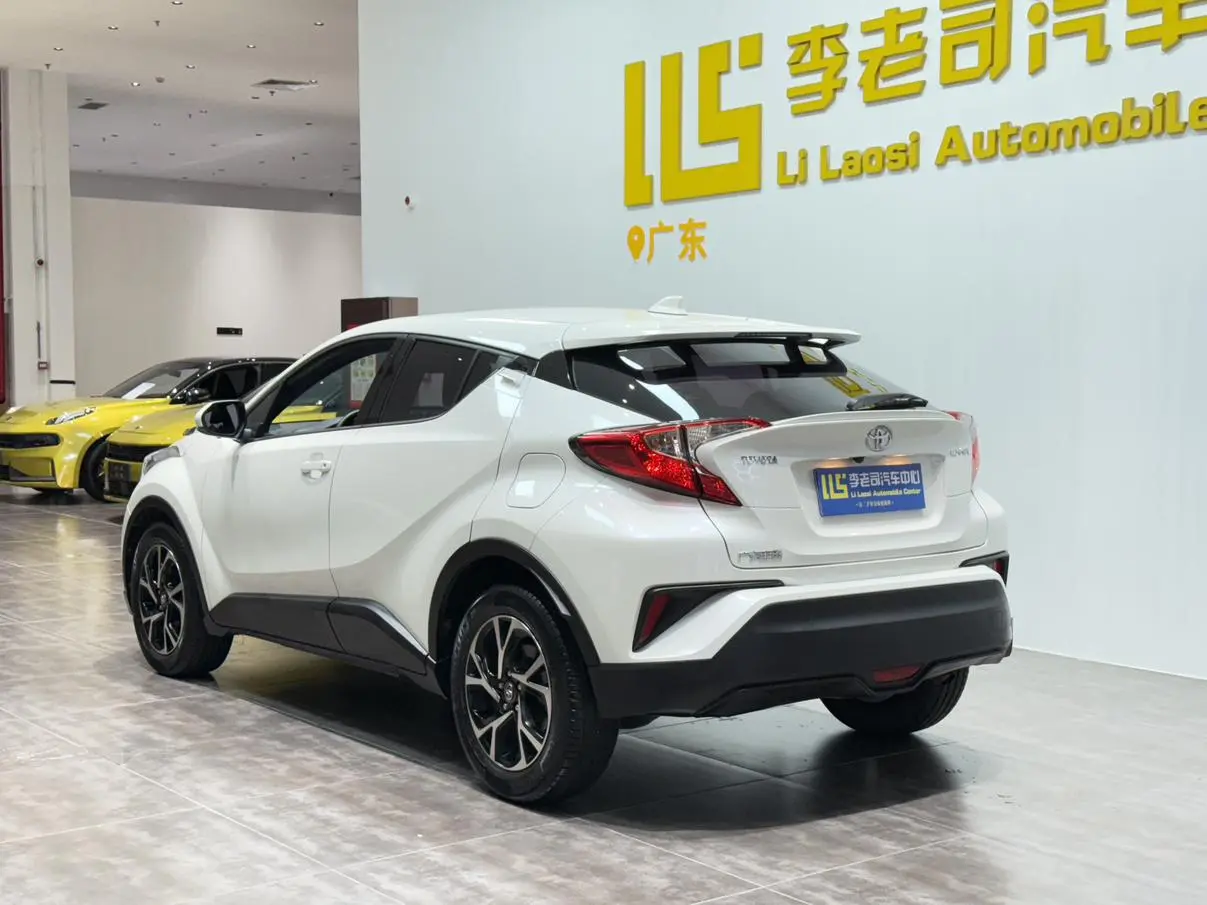 Toyota C-HR 2020 2.0L Leading