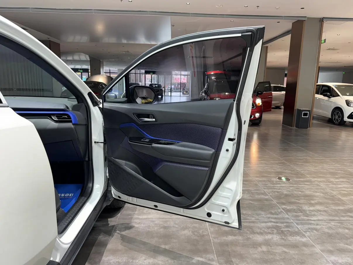 Toyota C-HR 2020 2.0L Leading