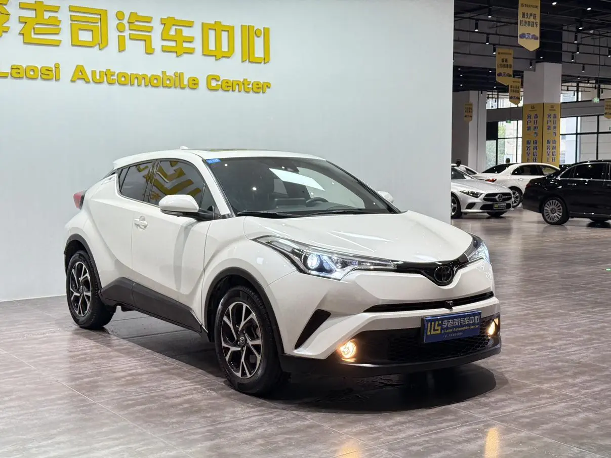 Toyota C-HR 2020 2.0L Leading