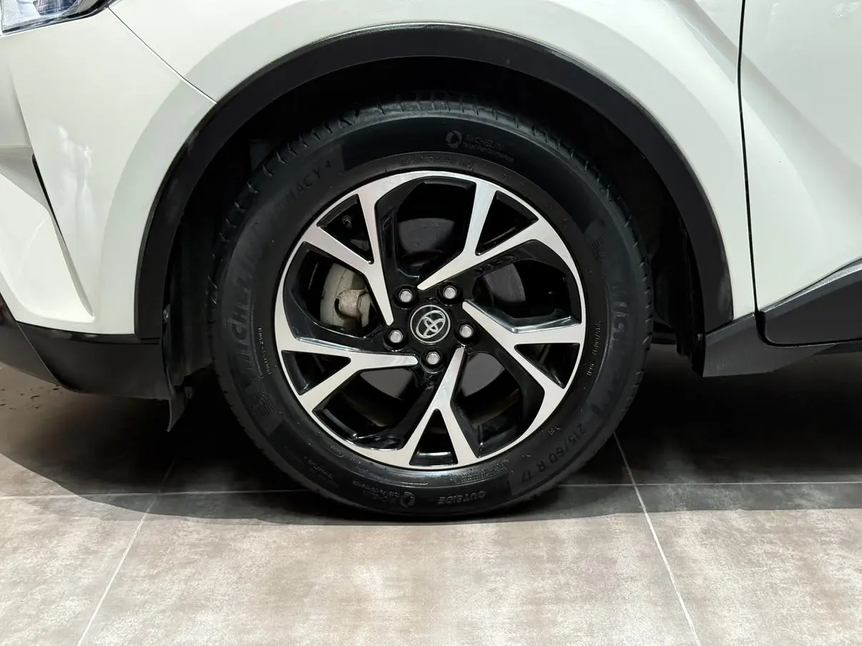 Toyota C-HR 2020 2.0L Leading