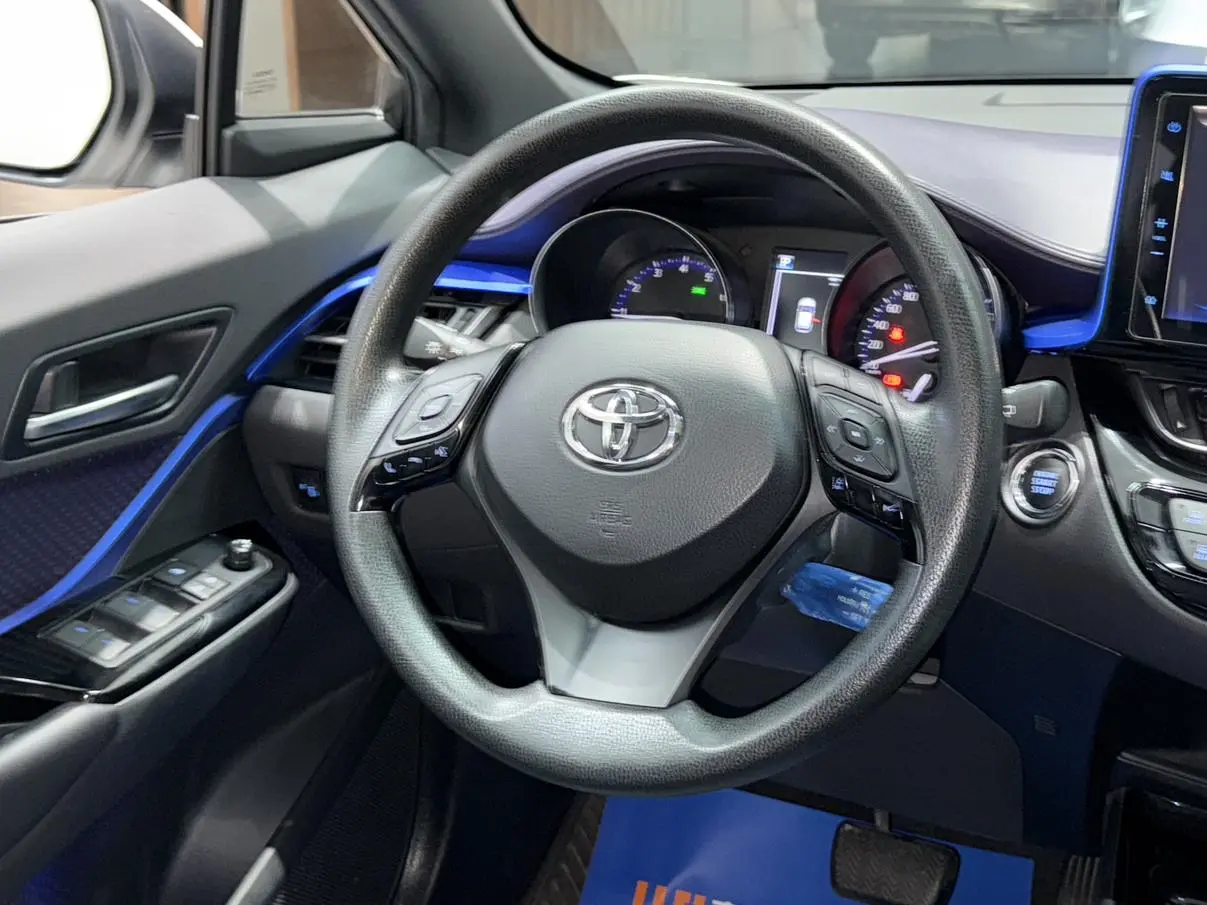 Toyota C-HR 2020 2.0L Leading