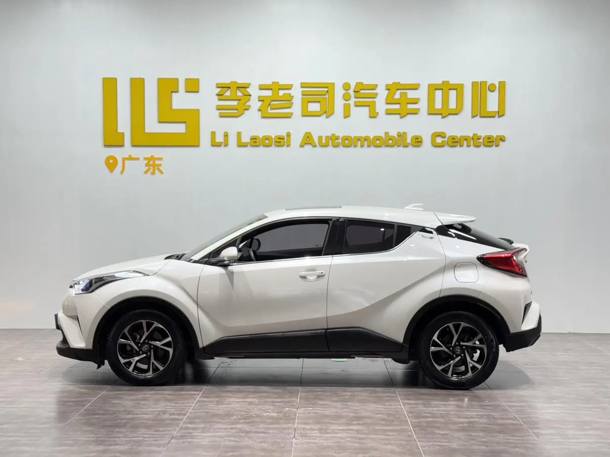 Toyota C-HR 2020 2.0L Leading