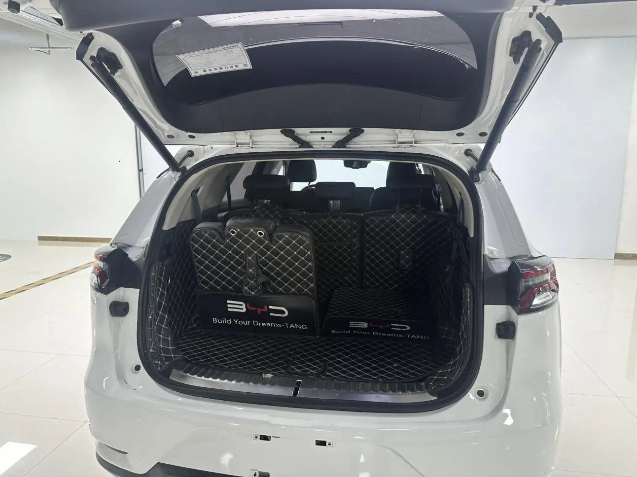 BYD Tang 2018 2.0T Auto Smart Connected Distinguished 7 seat China V