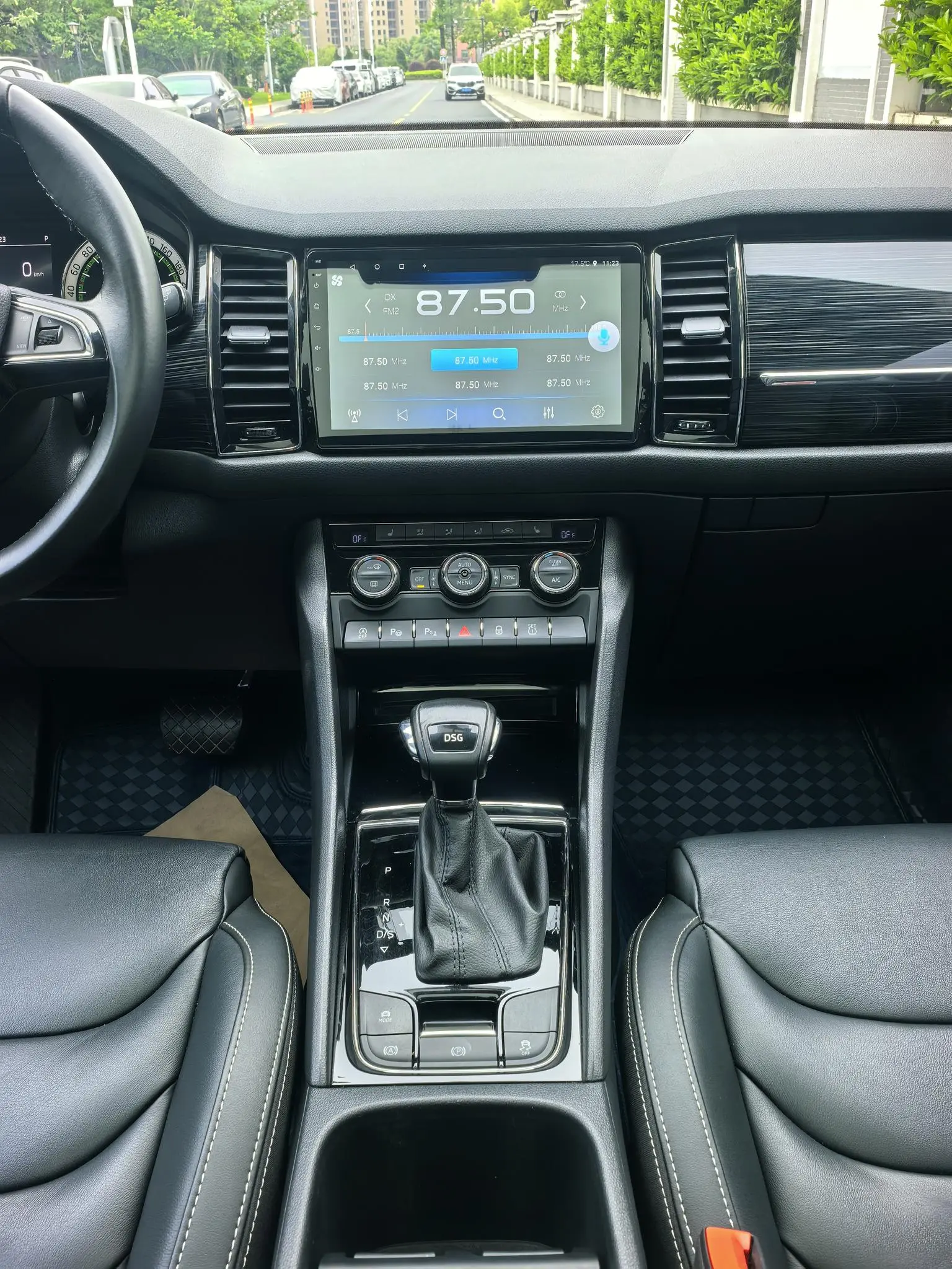 Skoda 2018 Facelift TSI330 7 seat 2WD Luxury Premium Enjoy