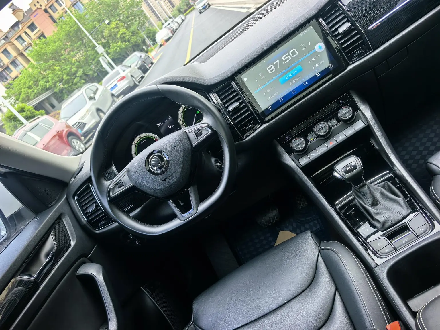 Skoda 2018 Facelift TSI330 7 seat 2WD Luxury Premium Enjoy