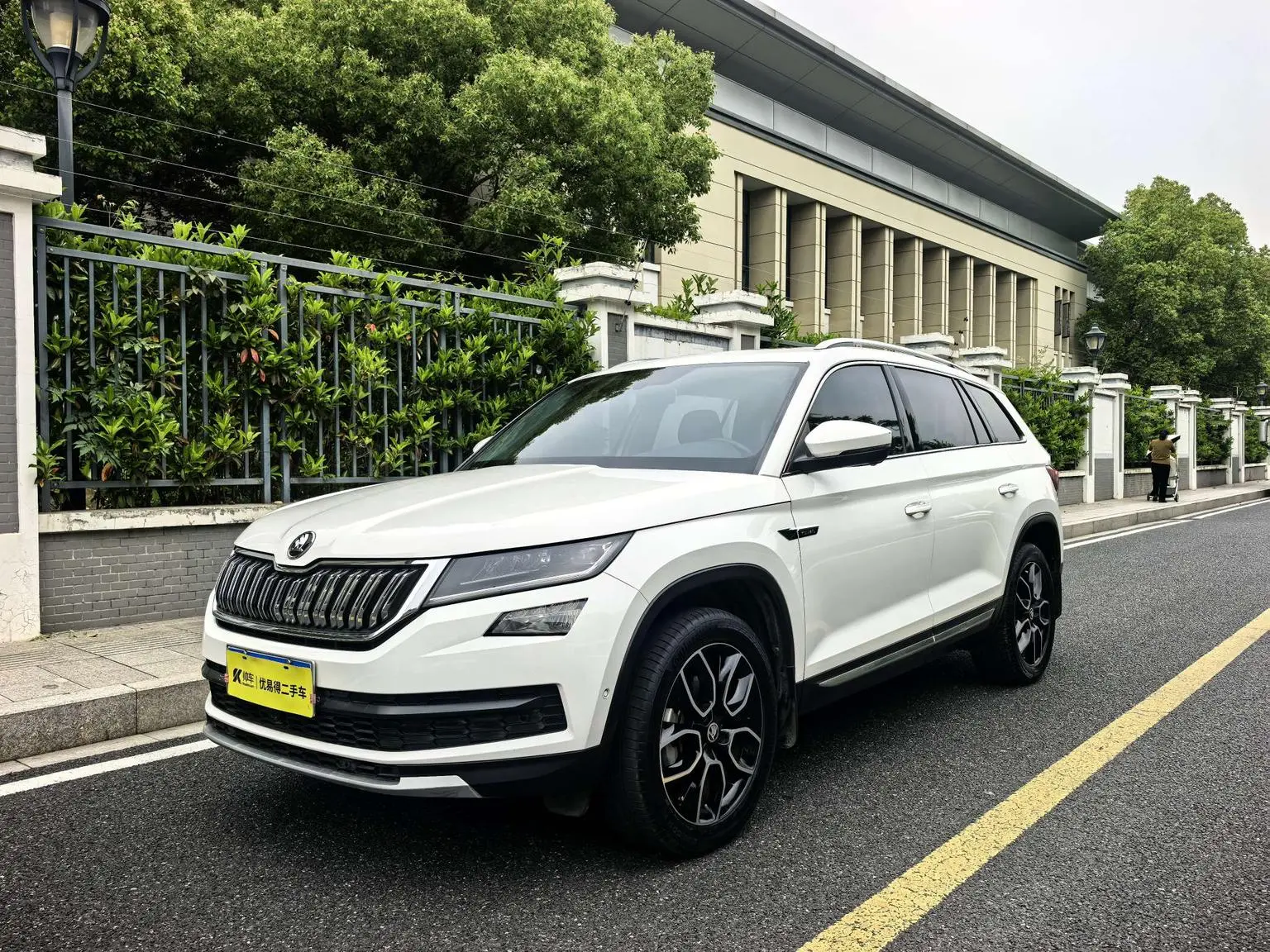 Skoda 2018 Facelift TSI330 7 seat 2WD Luxury Premium Enjoy
