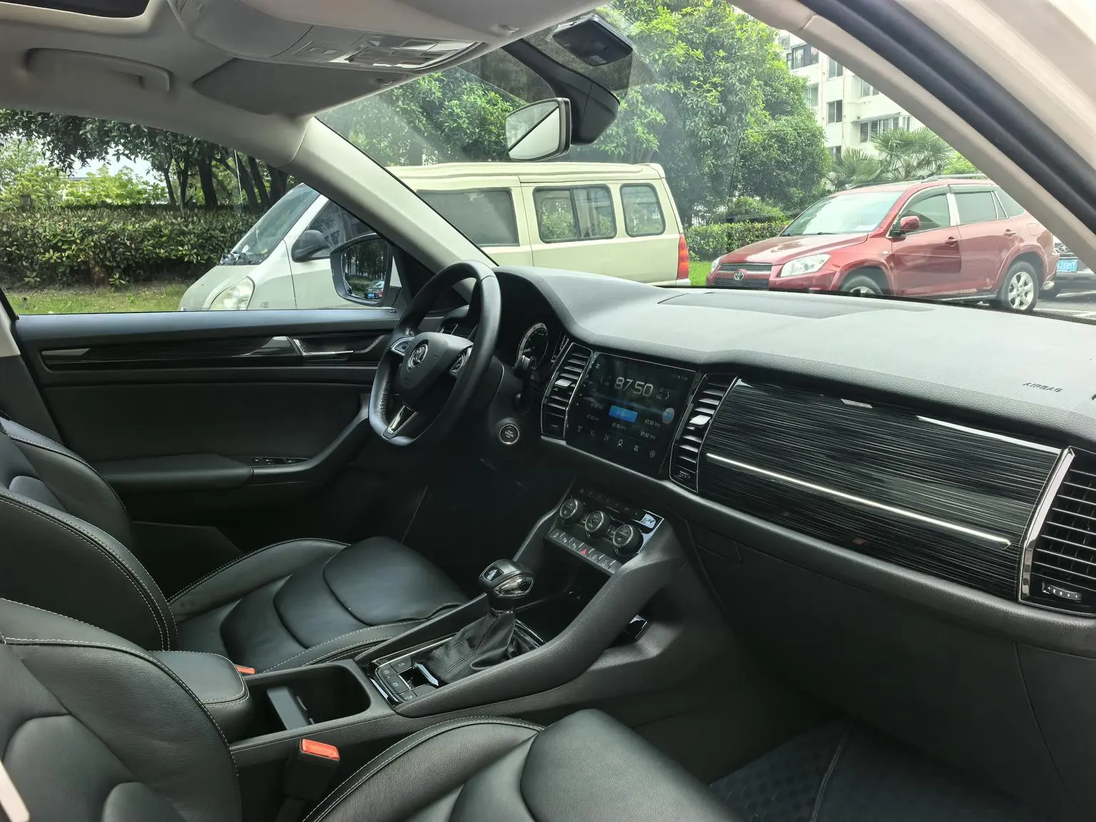 Skoda 2018 Facelift TSI330 7 seat 2WD Luxury Premium Enjoy