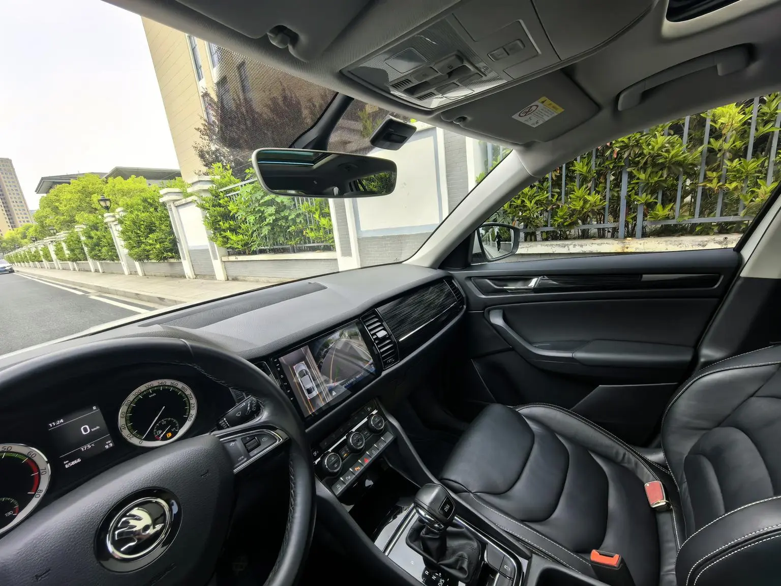 Skoda 2018 Facelift TSI330 7 seat 2WD Luxury Premium Enjoy