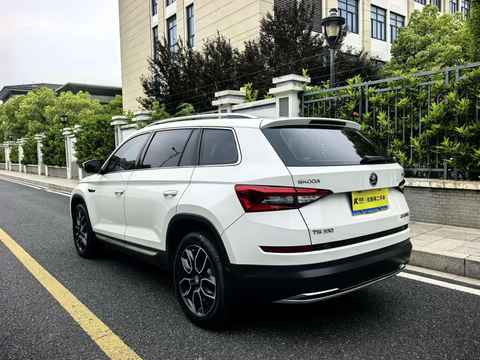 Skoda 2018 Facelift TSI330 7 seat 2WD Luxury Premium Enjoy