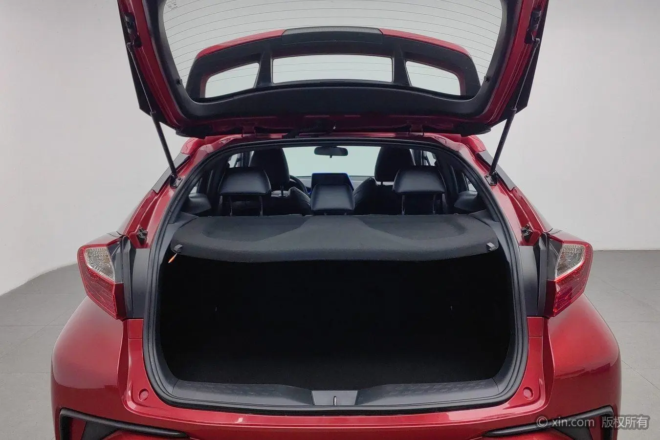 Toyota C-HR 2020 2.0L Leading
