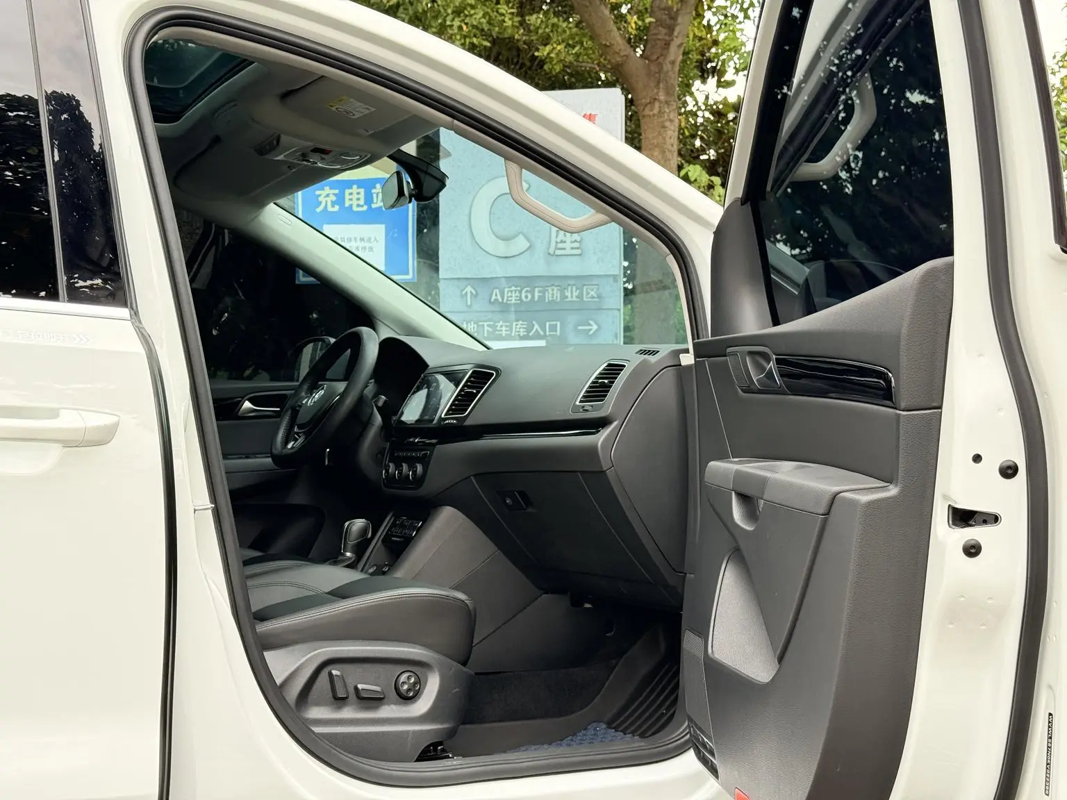 Volkswagen Sharan 2019 380TSI Premium Plus 7 seat