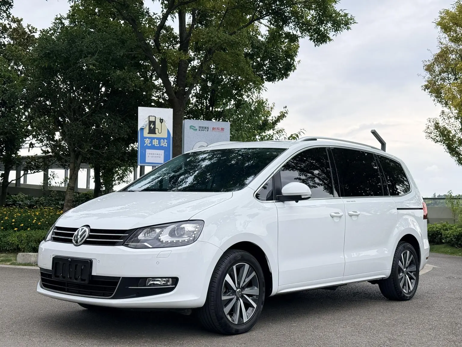 Volkswagen Sharan 2019 380TSI Premium Plus 7 seat