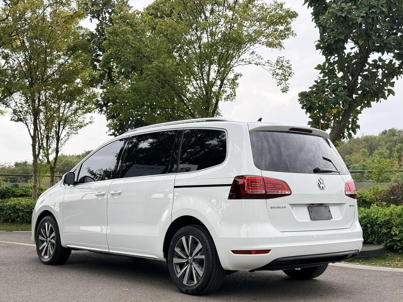 Volkswagen Sharan 2019 380TSI Premium Plus 7 seat