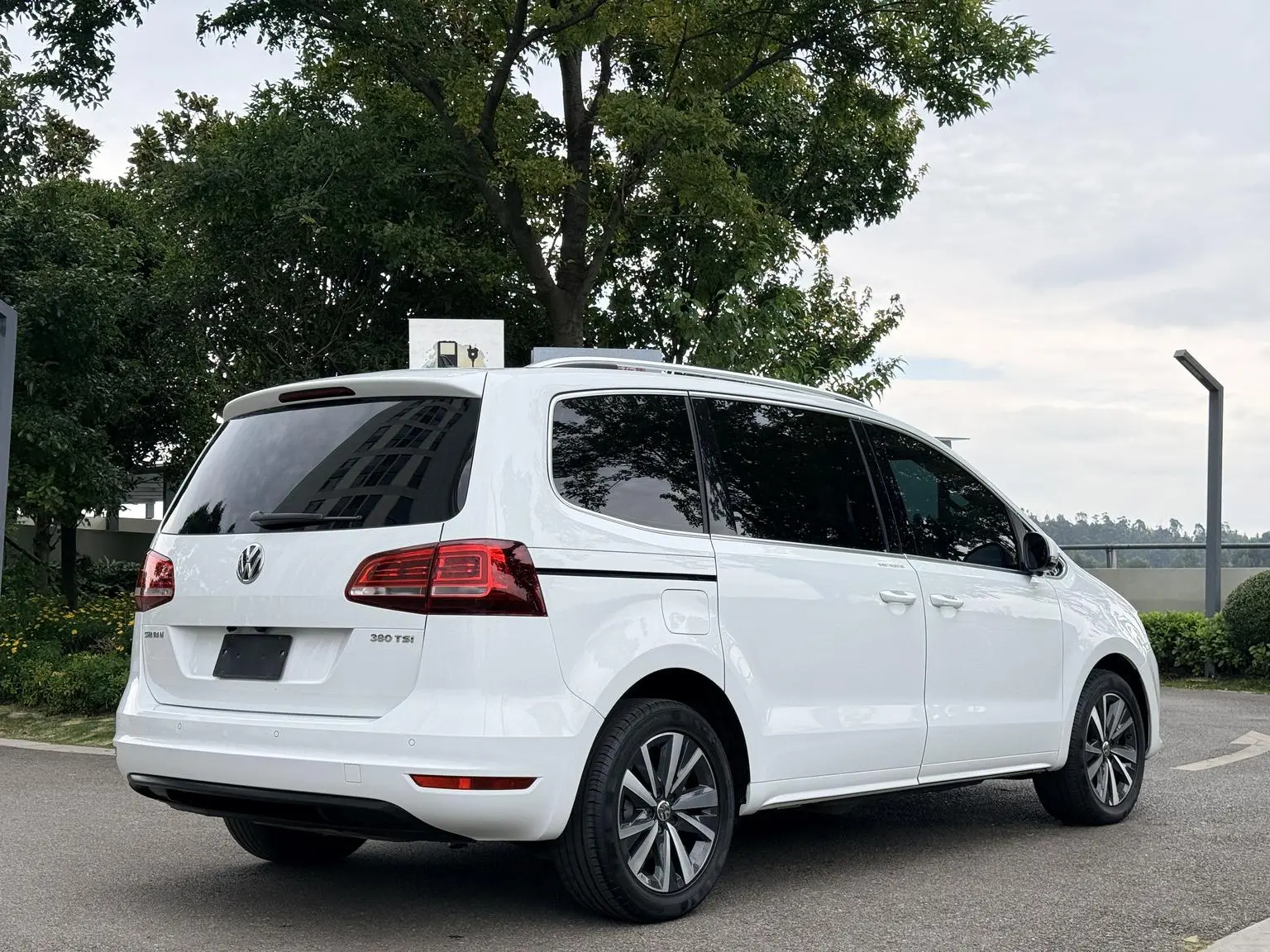 Volkswagen Sharan 2019 380TSI Premium Plus 7 seat