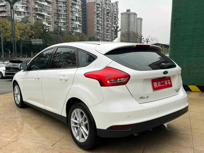 Focus 2017 hatchback EcoBoost 125 automatic super stylish smart mobility version