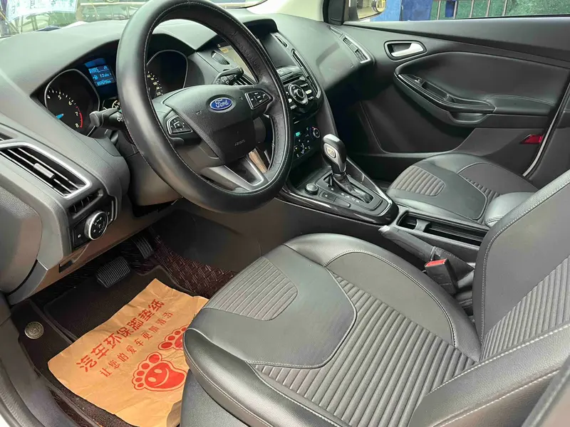 Focus 2017 hatchback EcoBoost 125 automatic super stylish smart mobility version