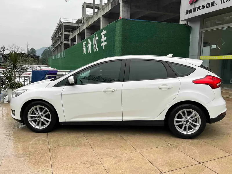 Focus 2017 hatchback EcoBoost 125 automatic super stylish smart mobility version