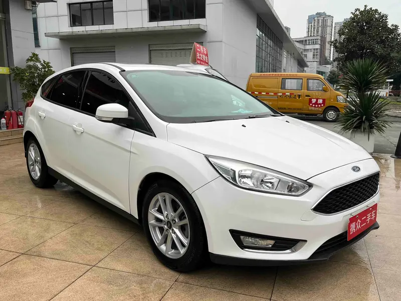 Focus 2017 hatchback EcoBoost 125 automatic super stylish smart mobility version
