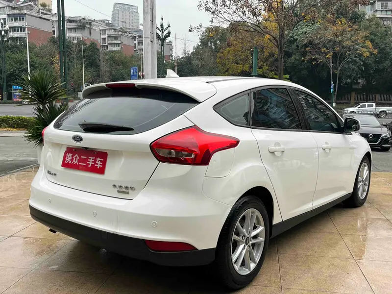 Focus 2017 hatchback EcoBoost 125 automatic super stylish smart mobility version
