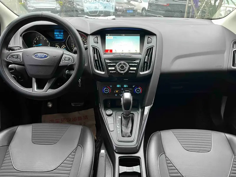Focus 2017 hatchback EcoBoost 125 automatic super stylish smart mobility version