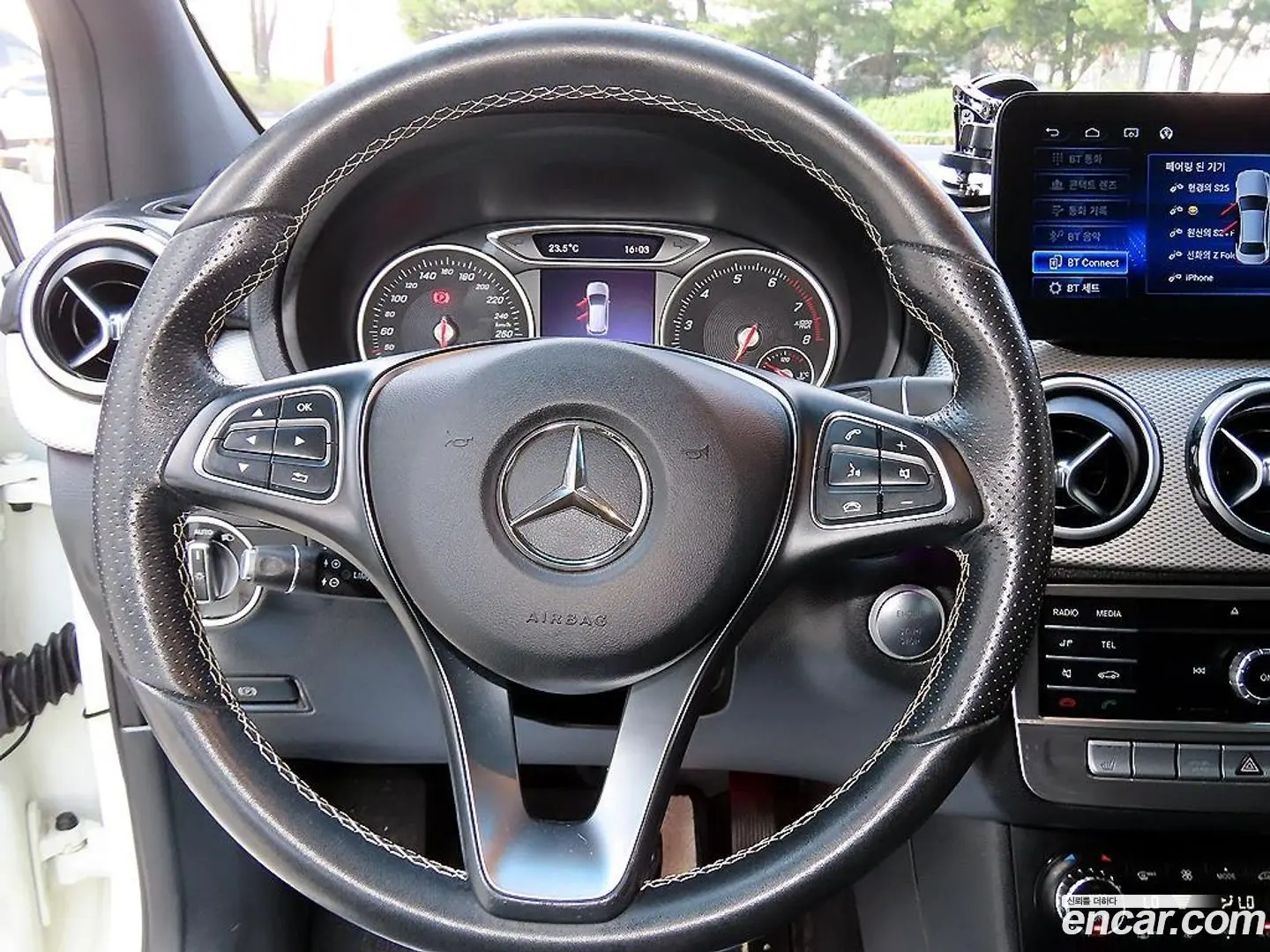 Mercedes-Benz B-Class B220