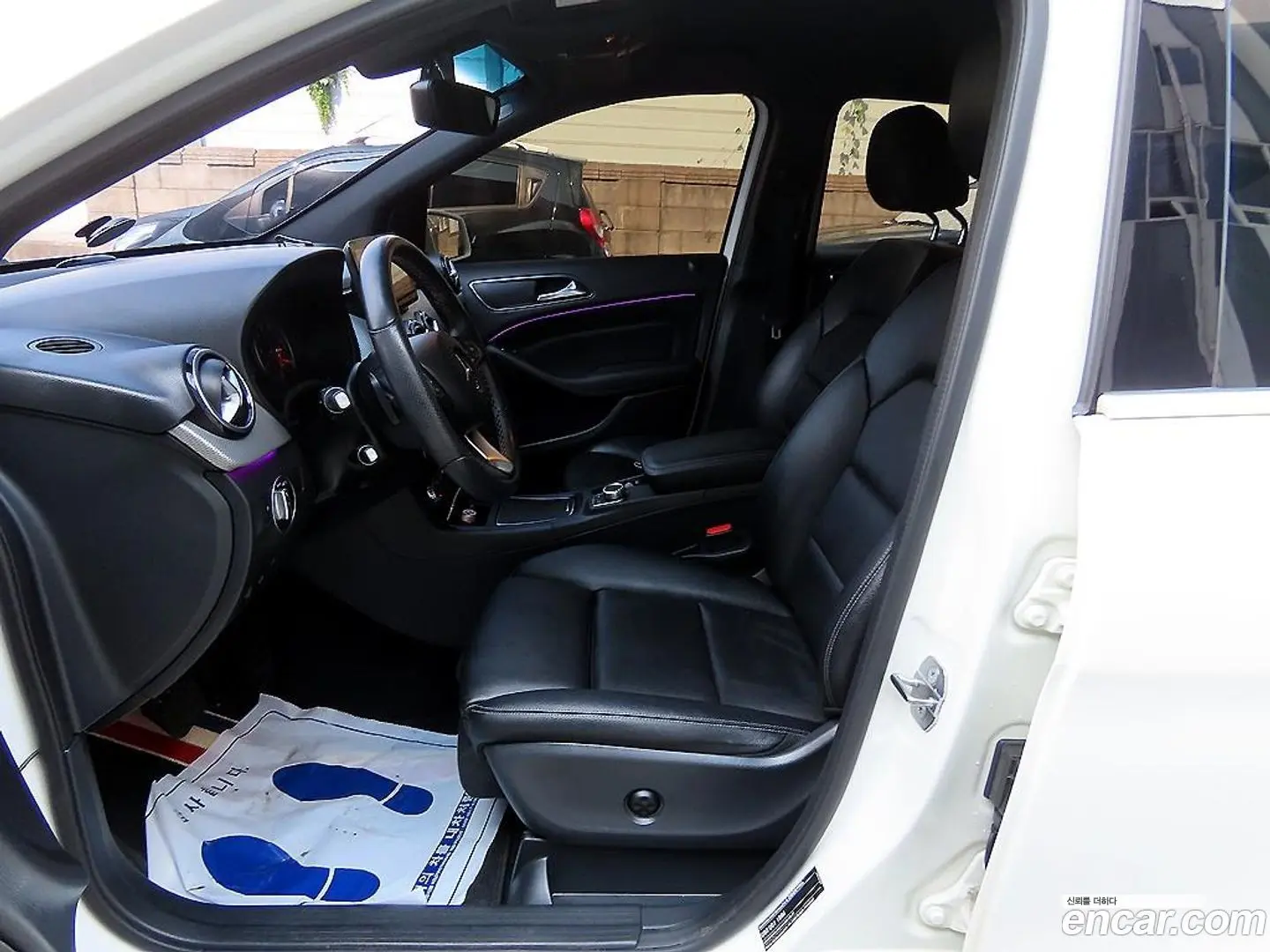 Mercedes-Benz B-Class B220