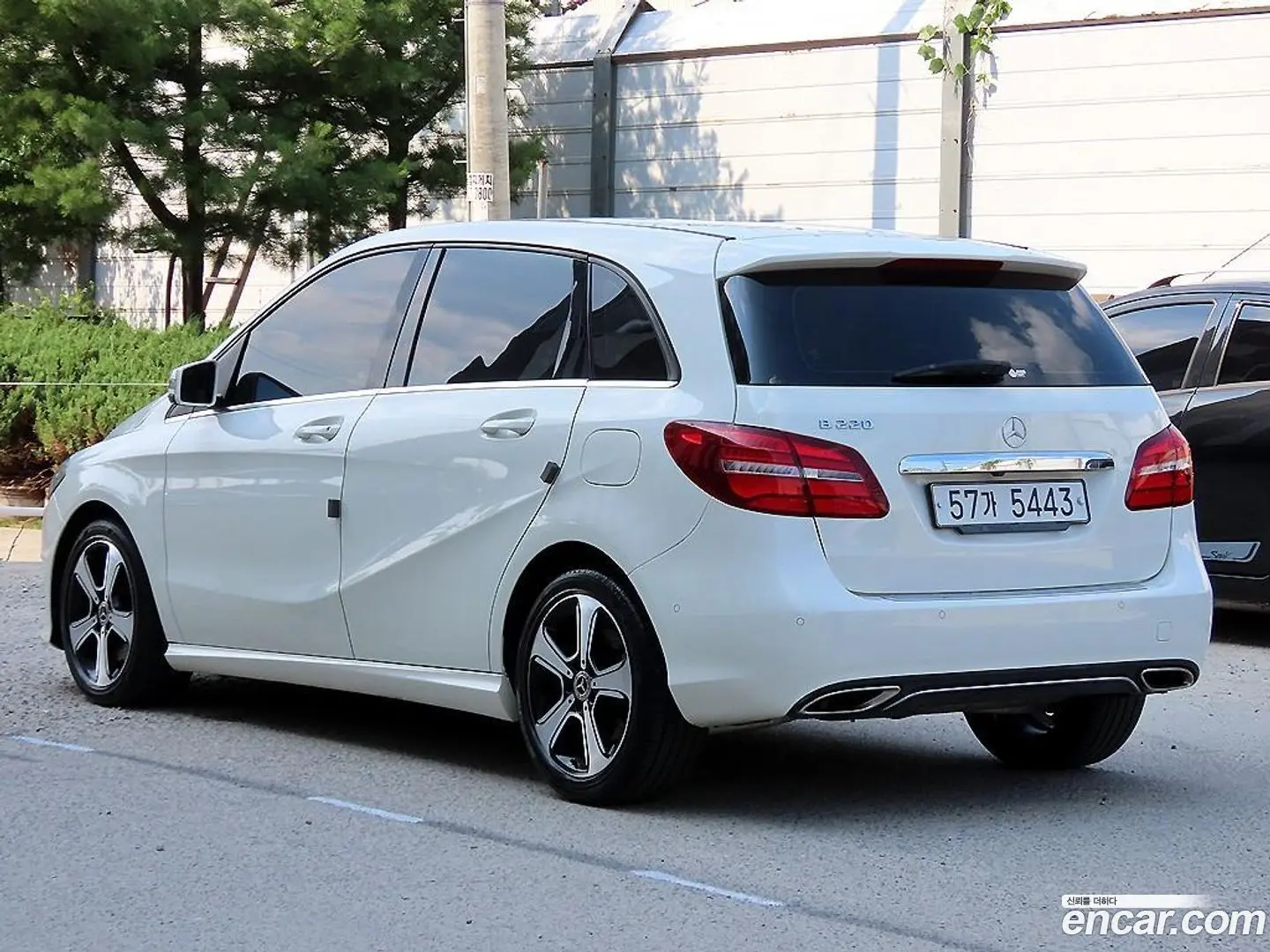Mercedes-Benz B-Class B220