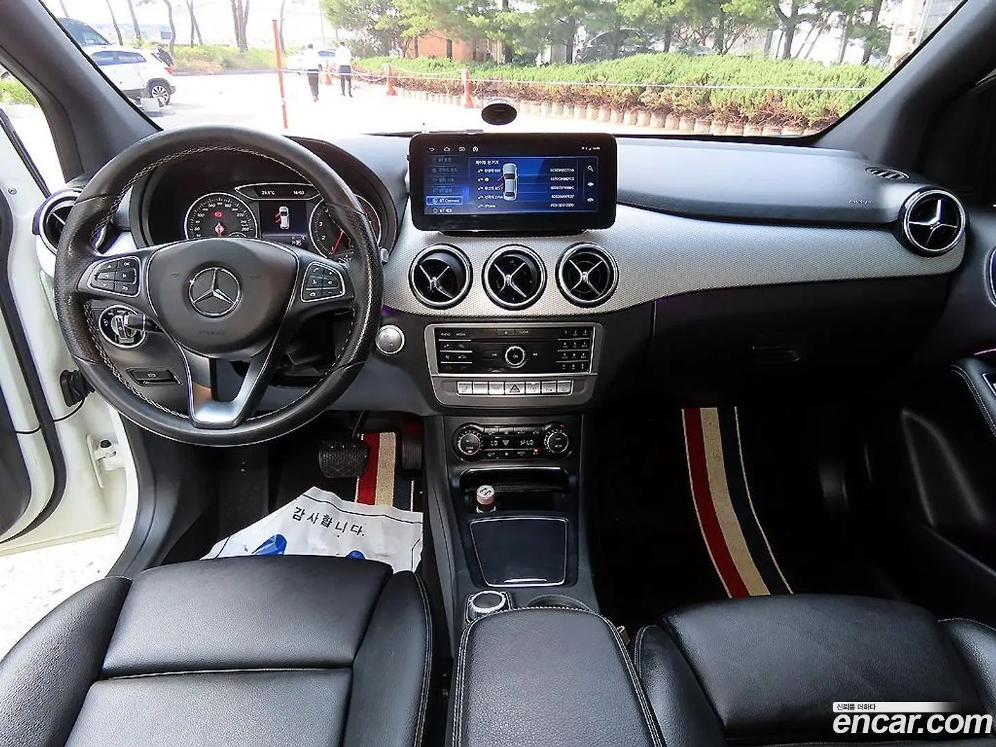 Mercedes-Benz B-Class B220