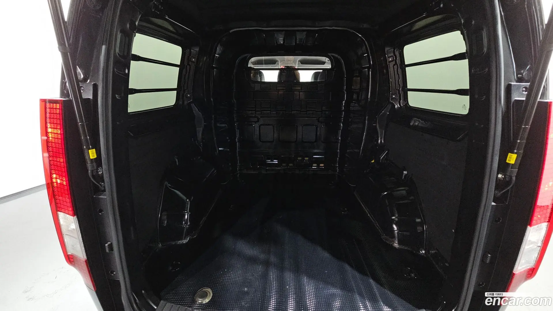 Hyundai Staria Cargo 5-Seater 2022
