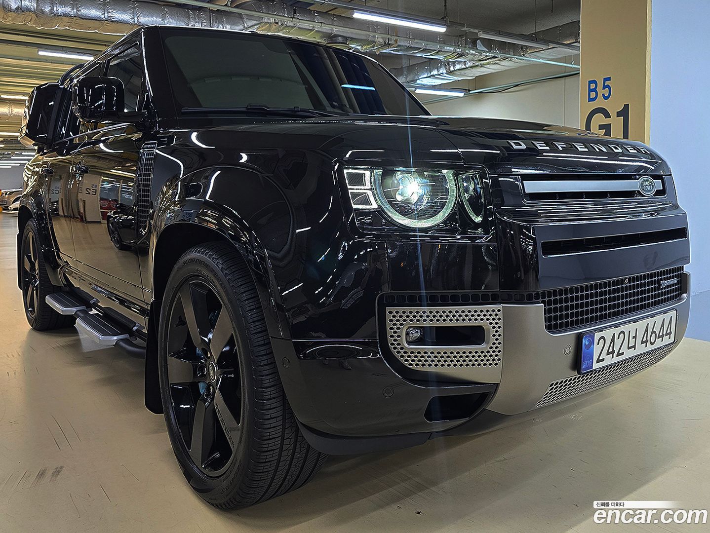 Land Rover Defender 130 D300 X-Dynamic HSE
