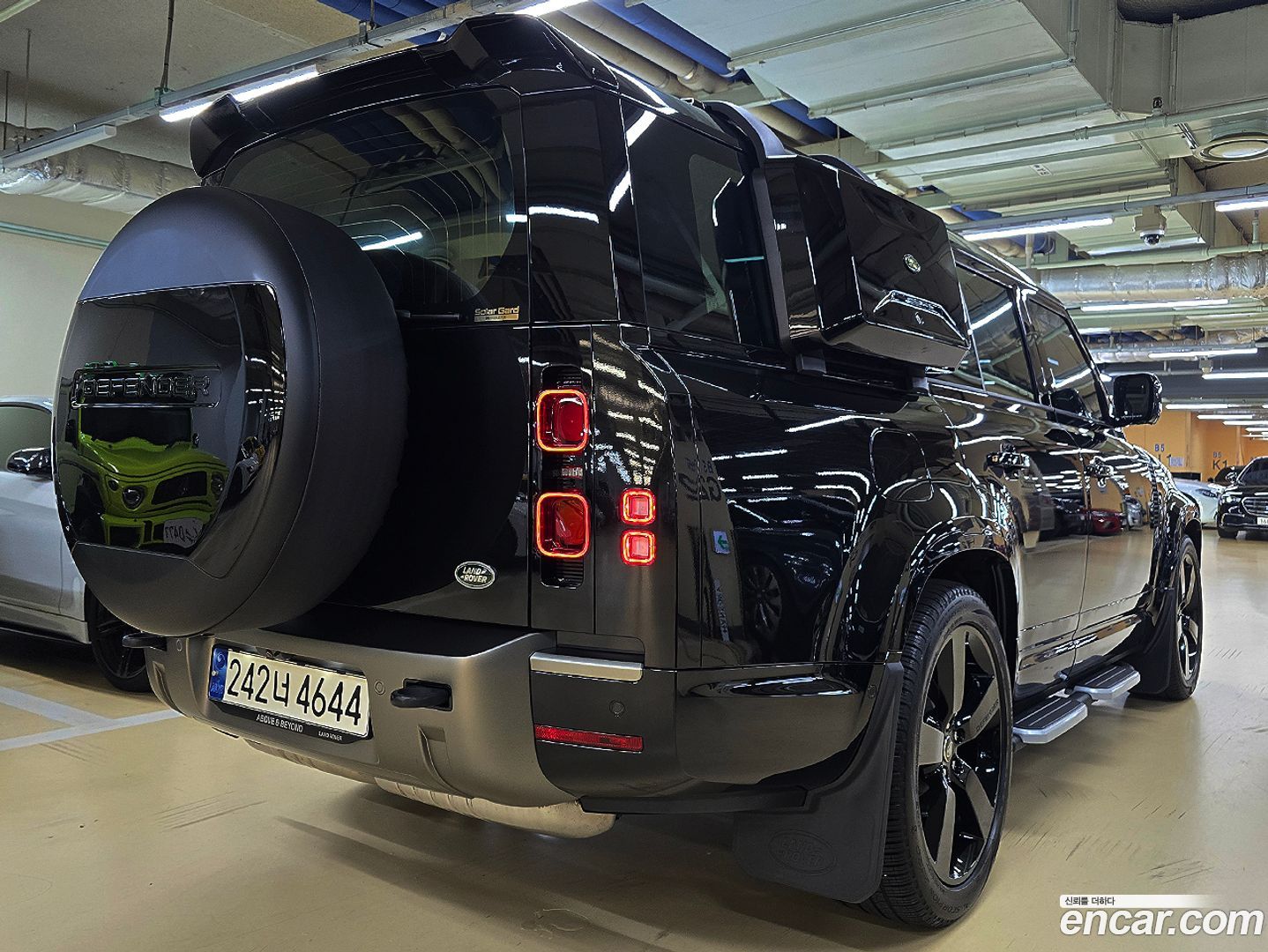 Land Rover Defender 130 D300 X-Dynamic HSE