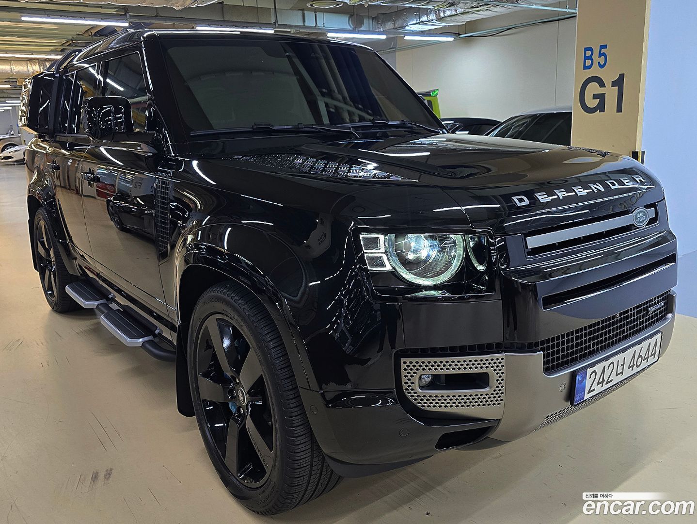Land Rover Defender 130 D300 X-Dynamic HSE