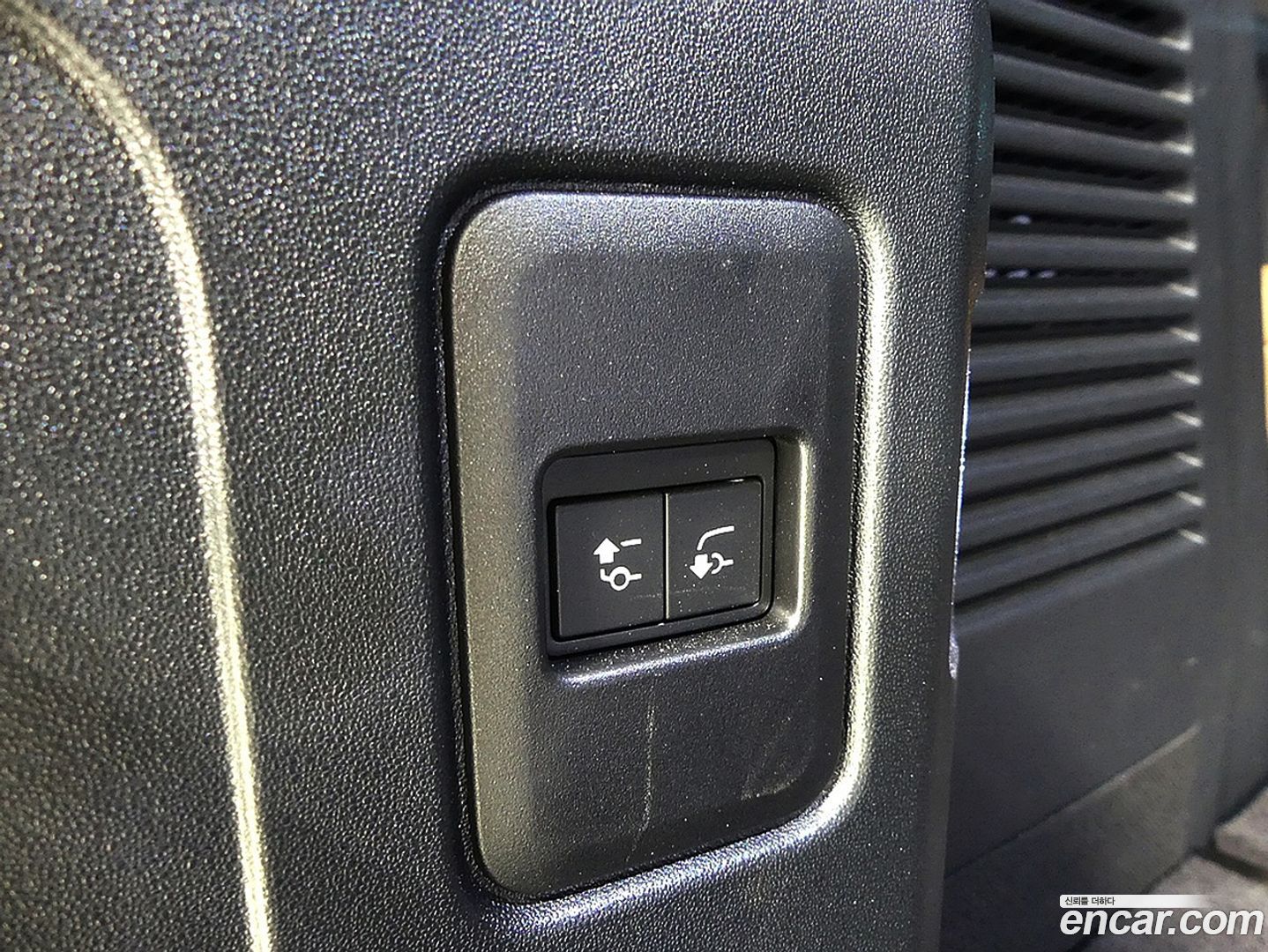 Land Rover Defender 130 D300 X-Dynamic HSE