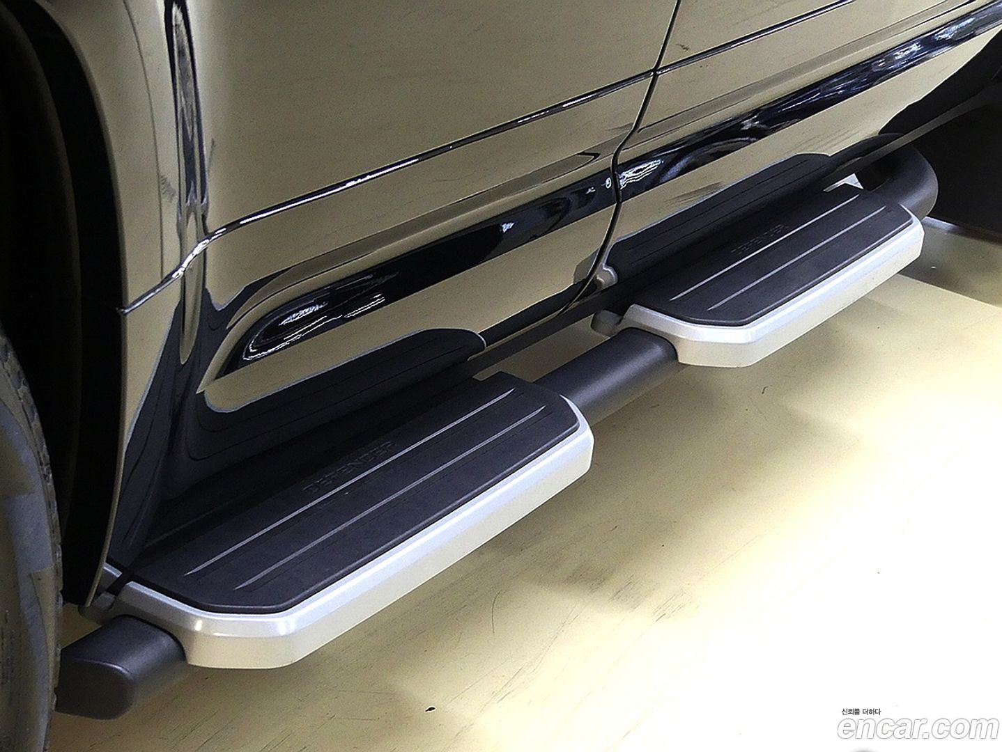 Land Rover Defender 130 D300 X-Dynamic HSE