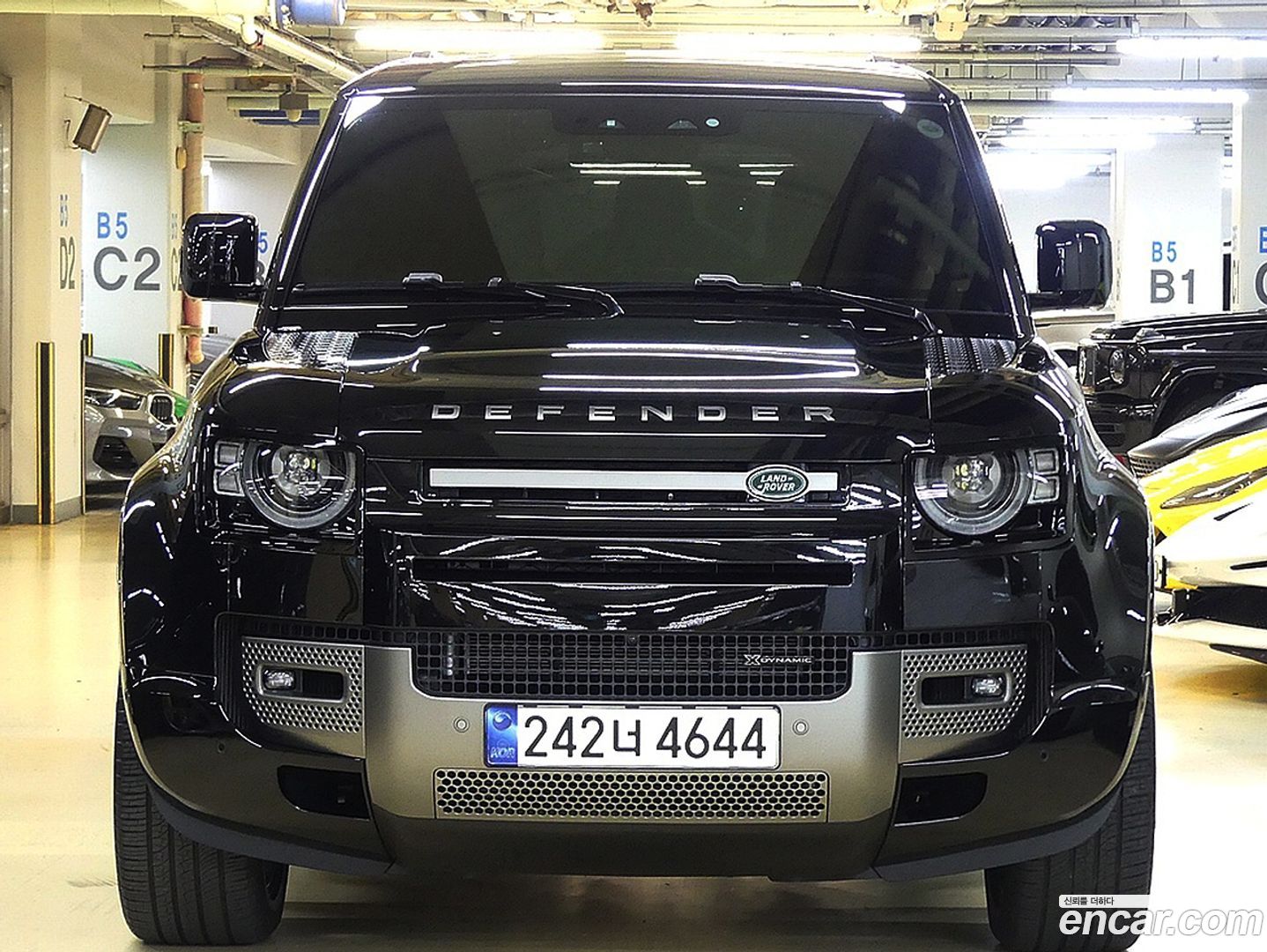 Land Rover Defender 130 D300 X-Dynamic HSE