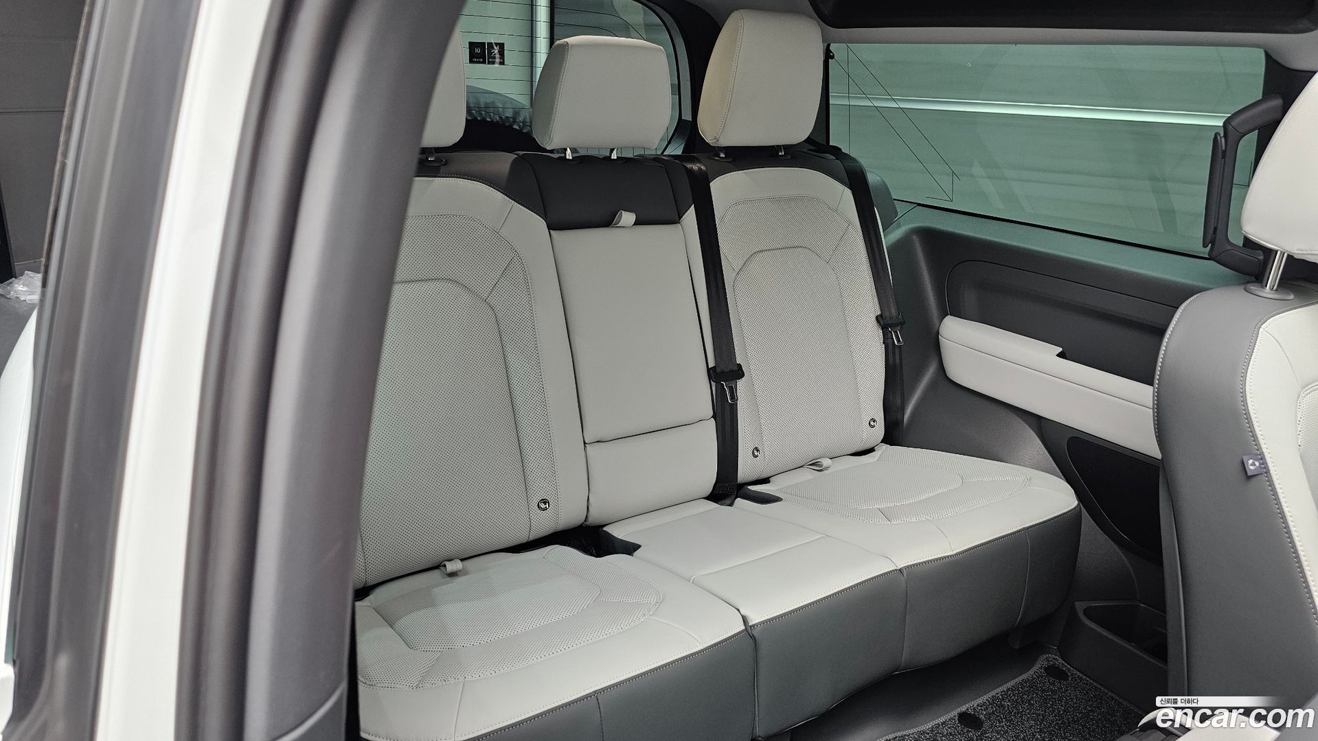 Land Rover Defender 90 D250 X-Dynamic SE