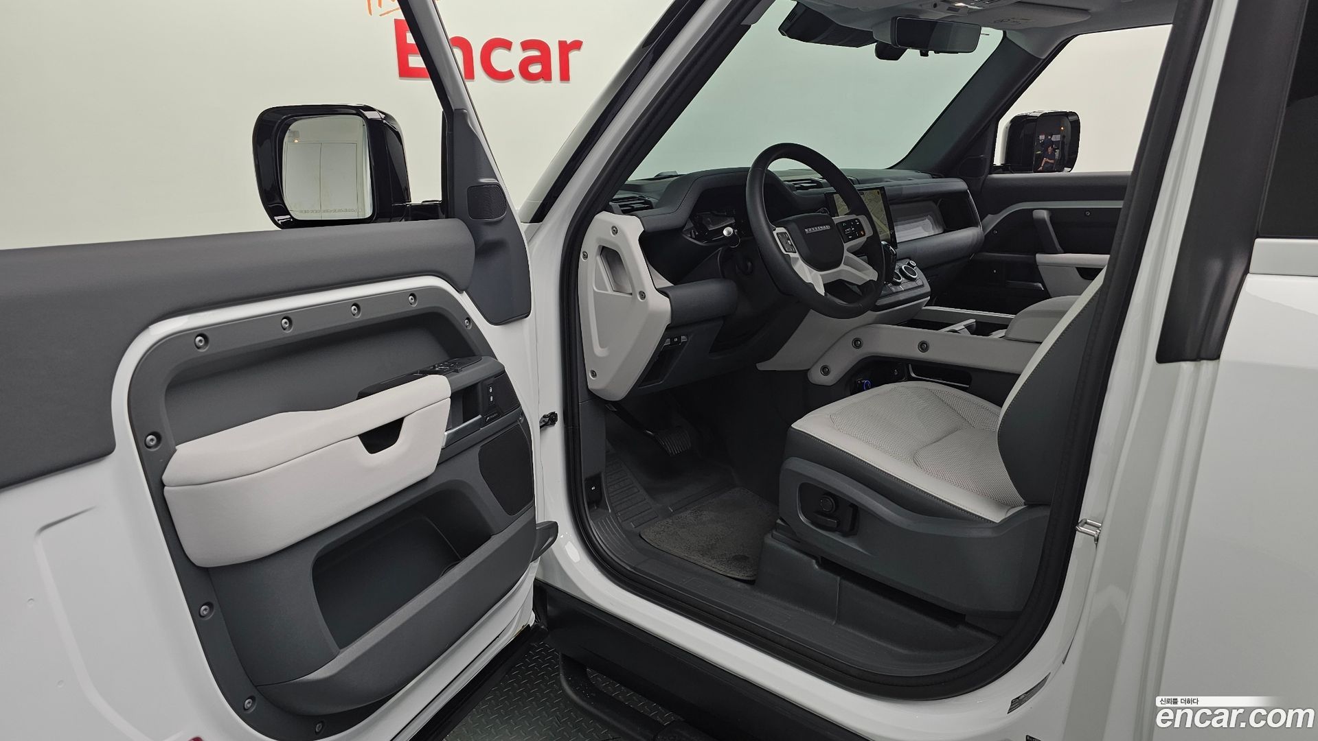Land Rover Defender 90 D250 X-Dynamic SE